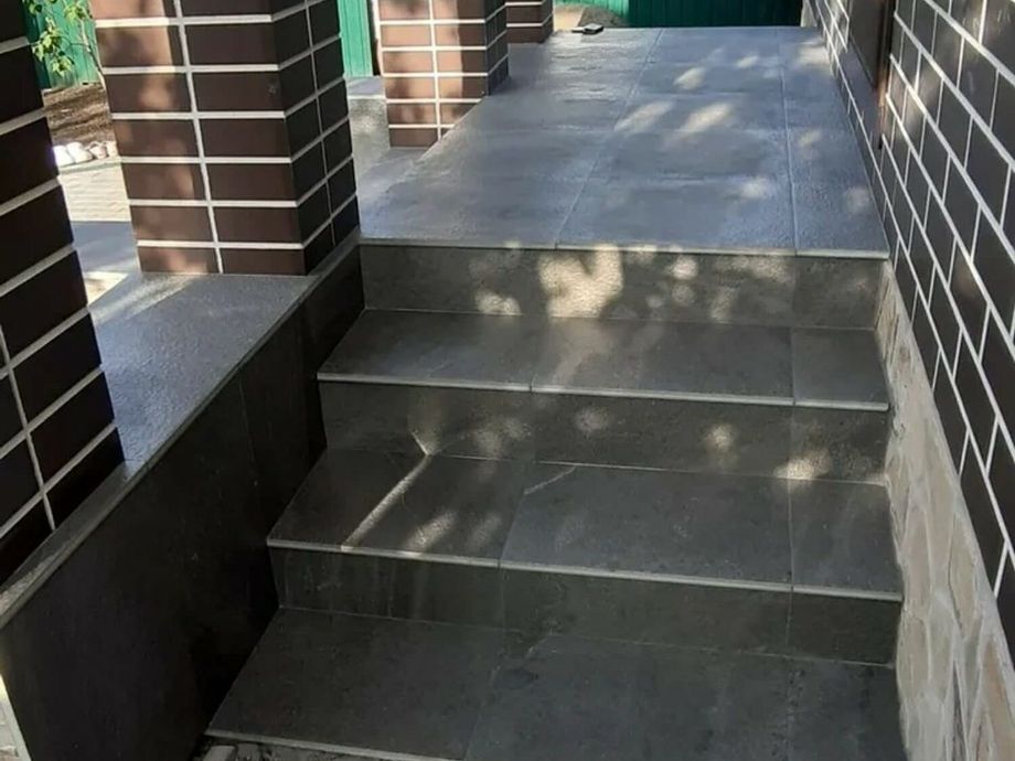 Облицовка керамогранитом лестницы 1