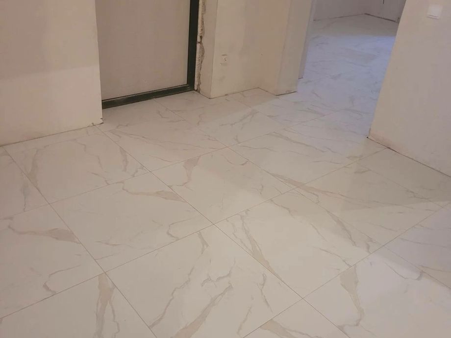 Укладка керамогранита на пол в Янино 1