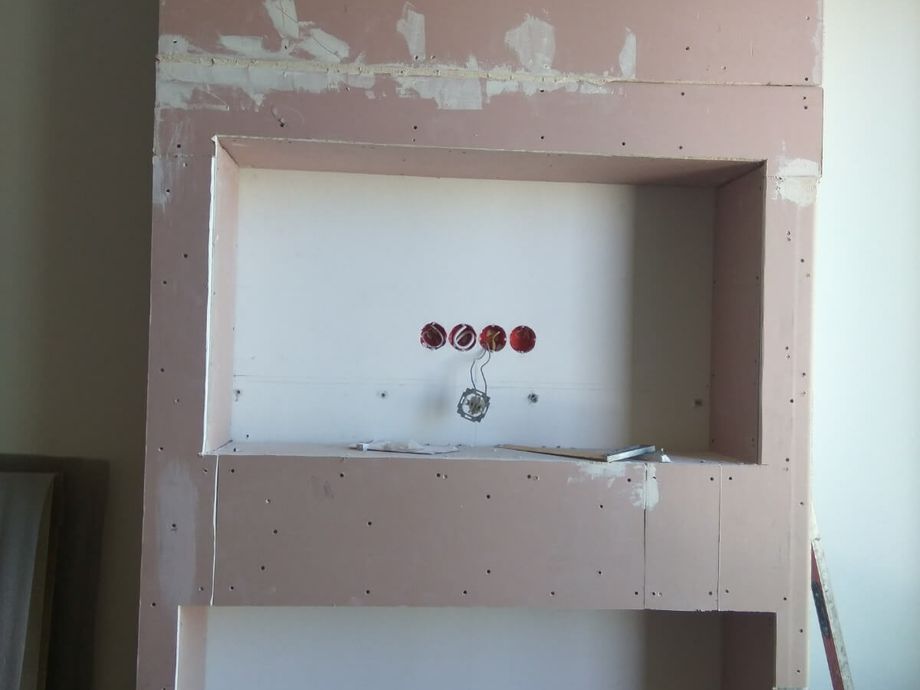 Облицовка камина крупноформатным керамогранитом 18 линя В.О. 2