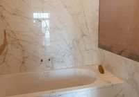 Укладка крупноформатного керамогранита в санузле на  ул. Полозова 3