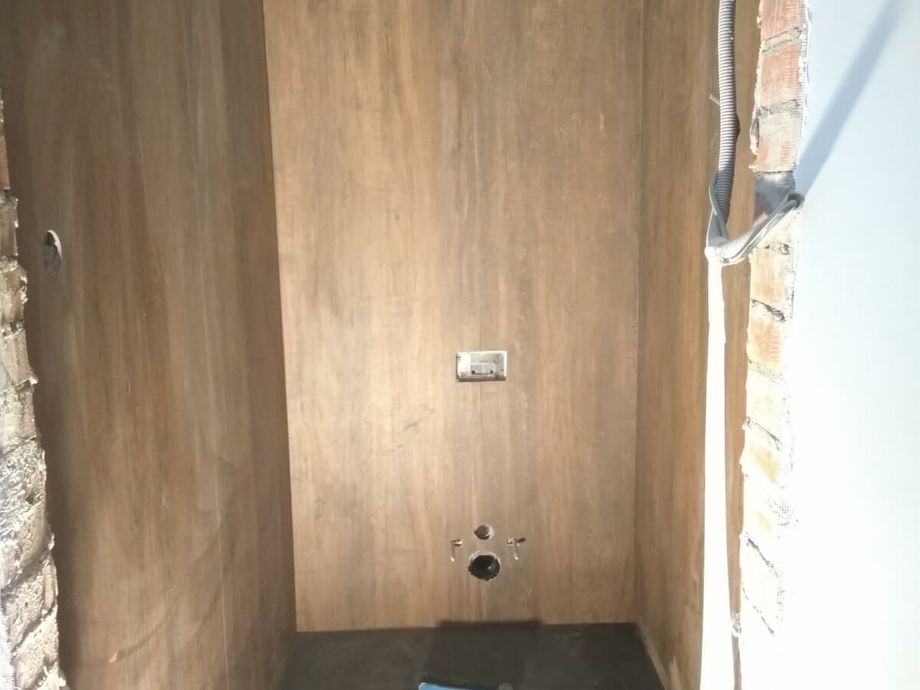 Укладка крупноформатного керамогранита в санузле на ул. Марата