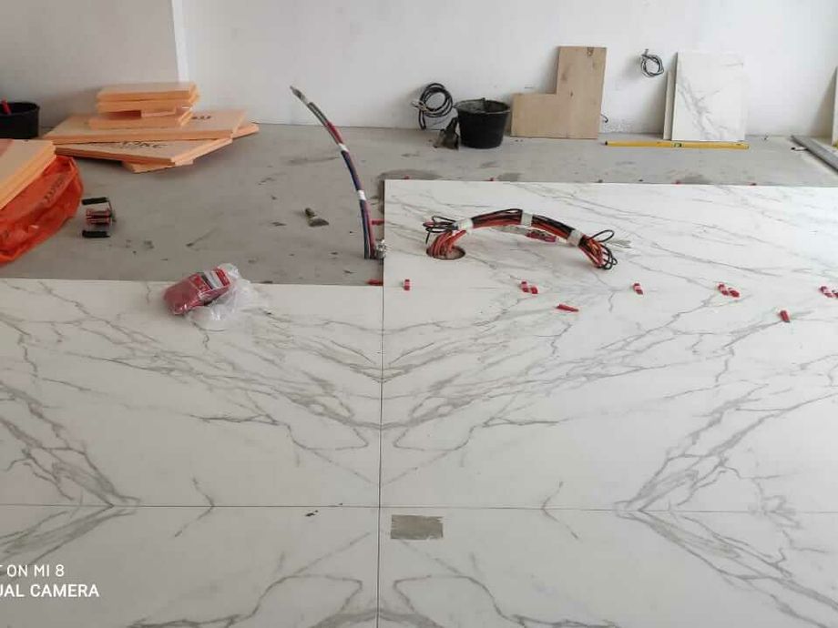 Укладка крупноформатного керамогранита на пол на наб. Мартынова