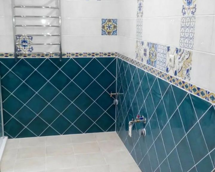 Укладка кафельной плитки в ванной 2